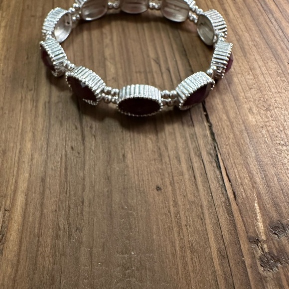 Elegant Red Oval Gemstone Bracelet - Picture 3 of 4